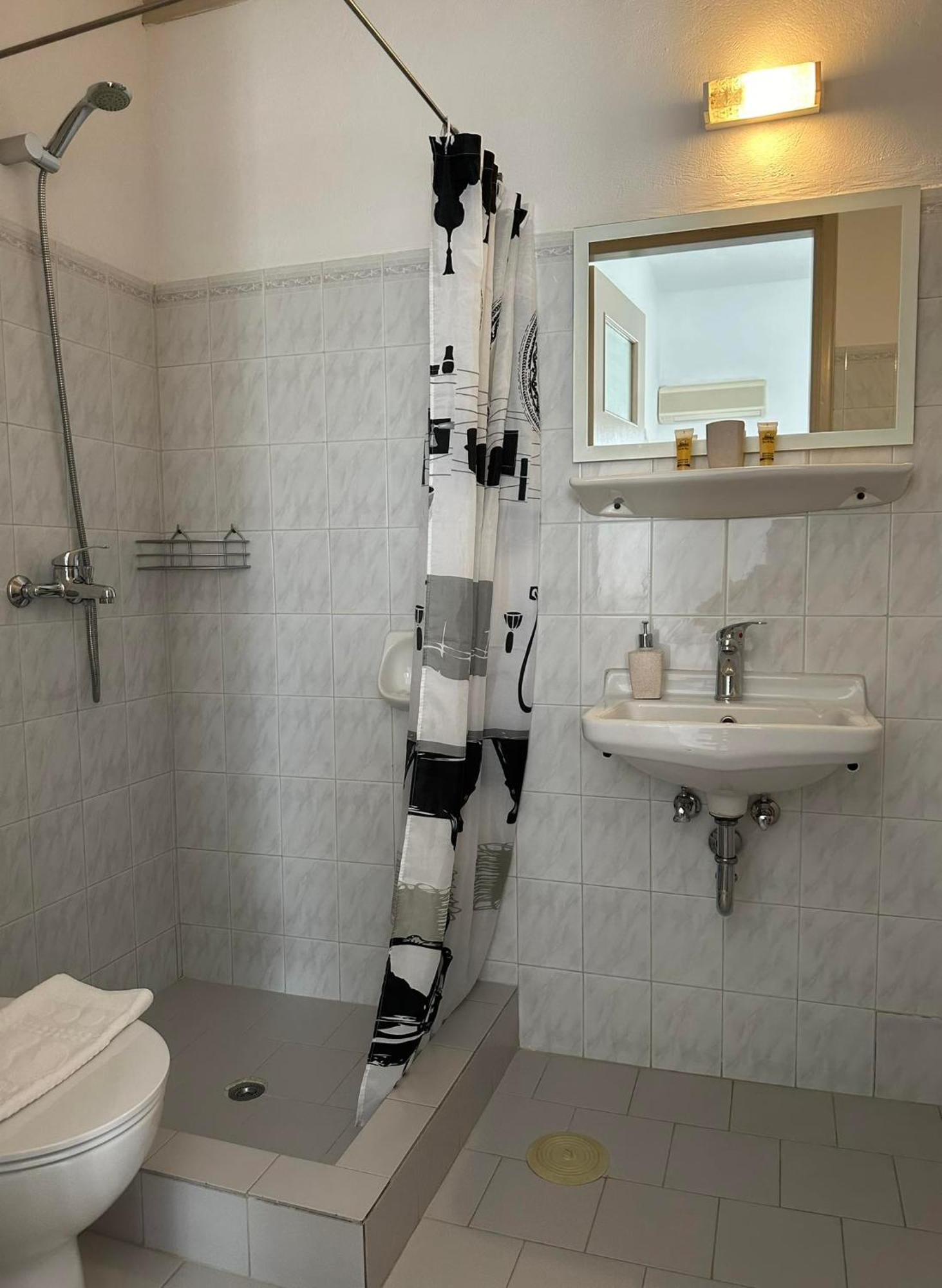 Nick's 3 Apartment *